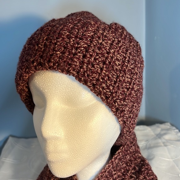 Handmade Crochet Woman/Girls Beanie and Infinity Scarf Set NEW - Picture 2 of 7